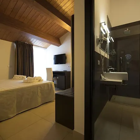 Hotel Iride & 3*