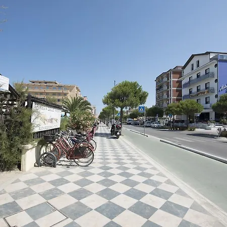 Iride & Hotel 3*